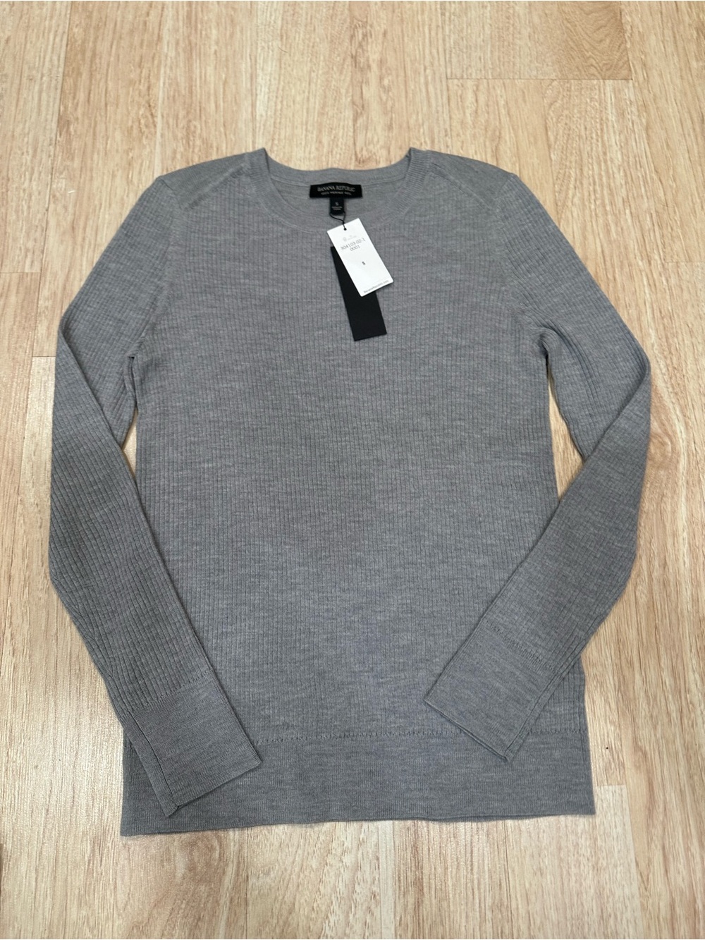 Banana Republic Women’s Gray Merino Wool Crewneck Sweater